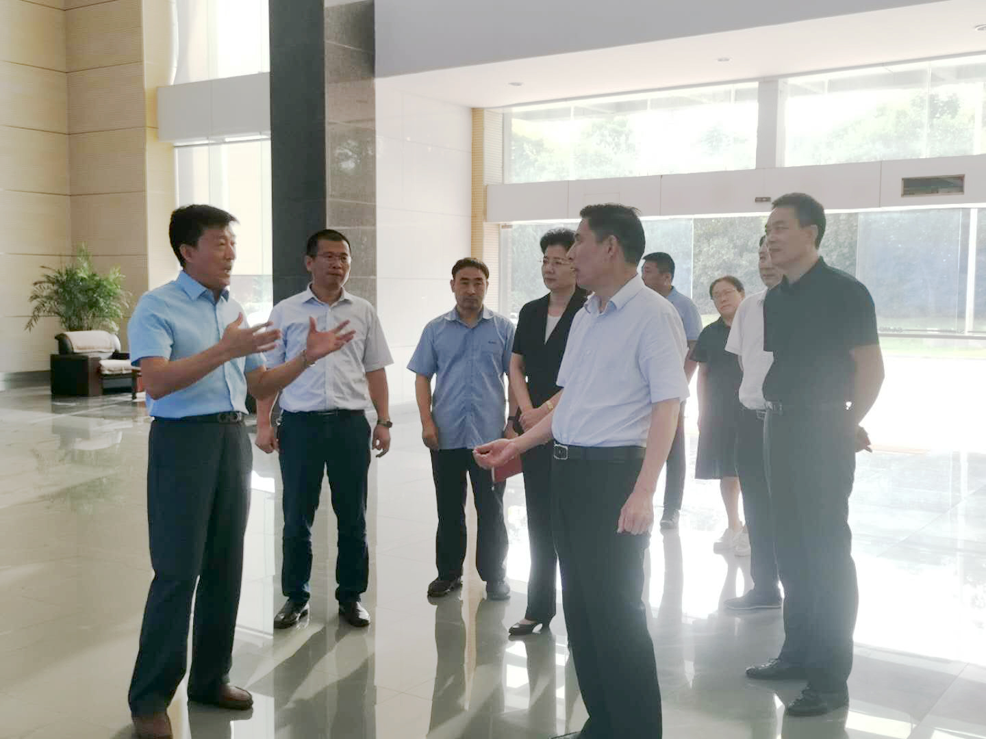 市委常委参观赛摩智能科技集团 市委常委参观赛摩智能科技集团